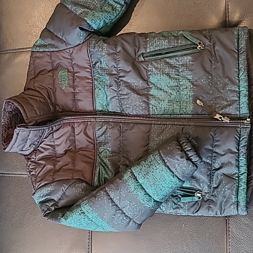 The north face reversible puffer oneside  size small